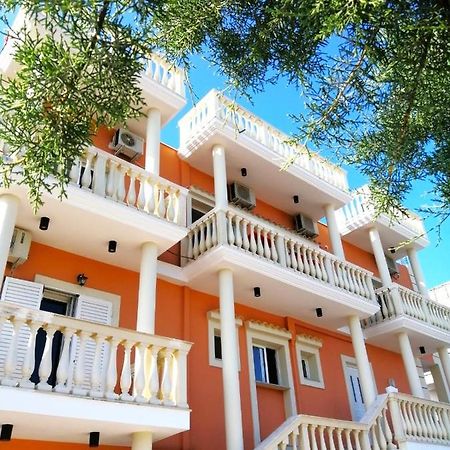 Marku Palace Ксамил Екстериор снимка