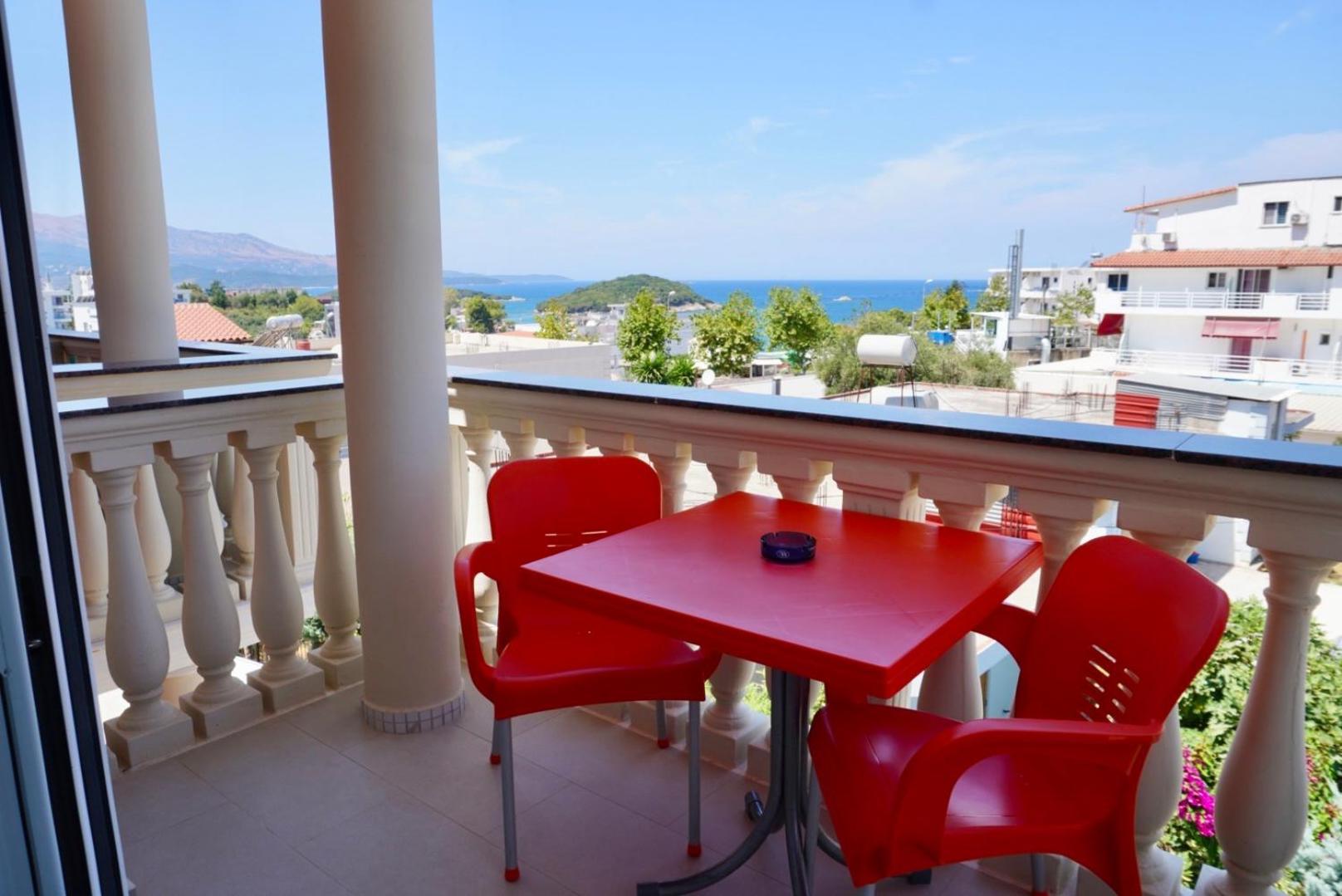 Marku Palace Ксамил Екстериор снимка